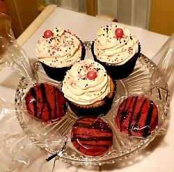 Hot pink cupcakes and chocolate diped oreos